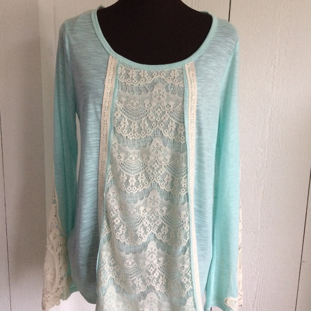 JOLT Light Green Lace Tee Size Medium